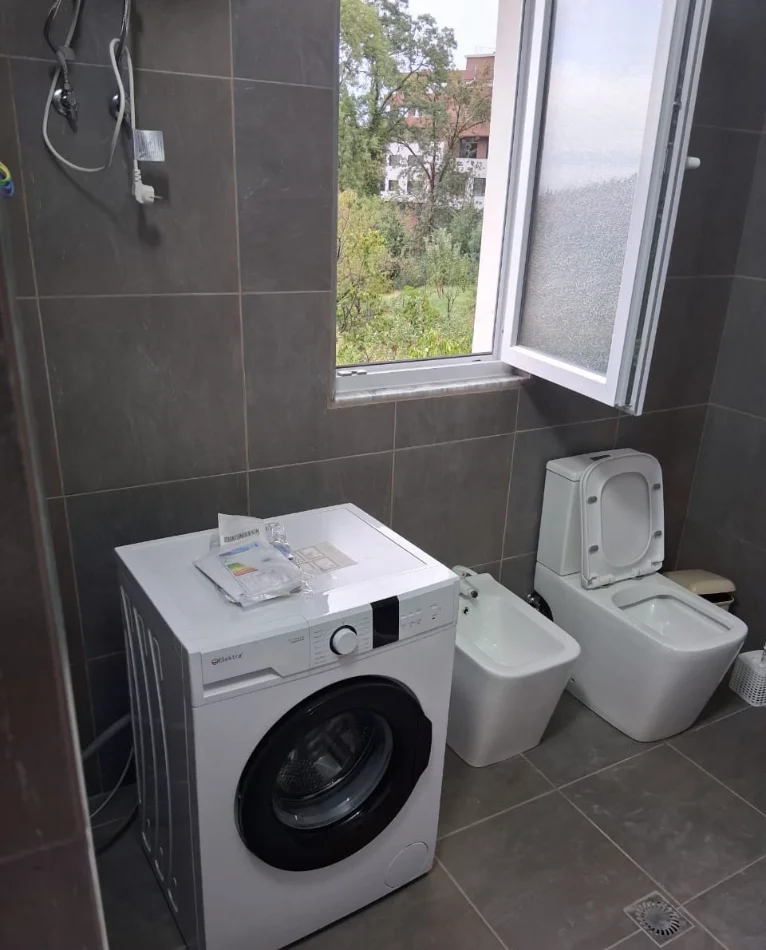 Tirane, jepet me qera Vile 3+1 , 580 € 