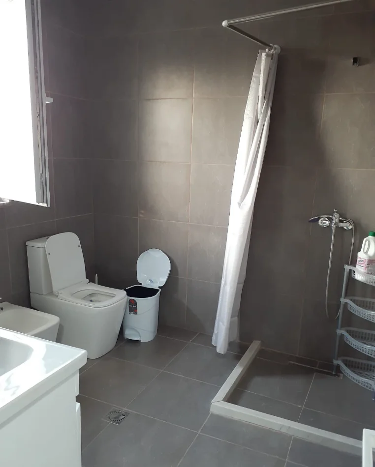 Tirane, jepet me qera Vile 3+1 , 580 € 