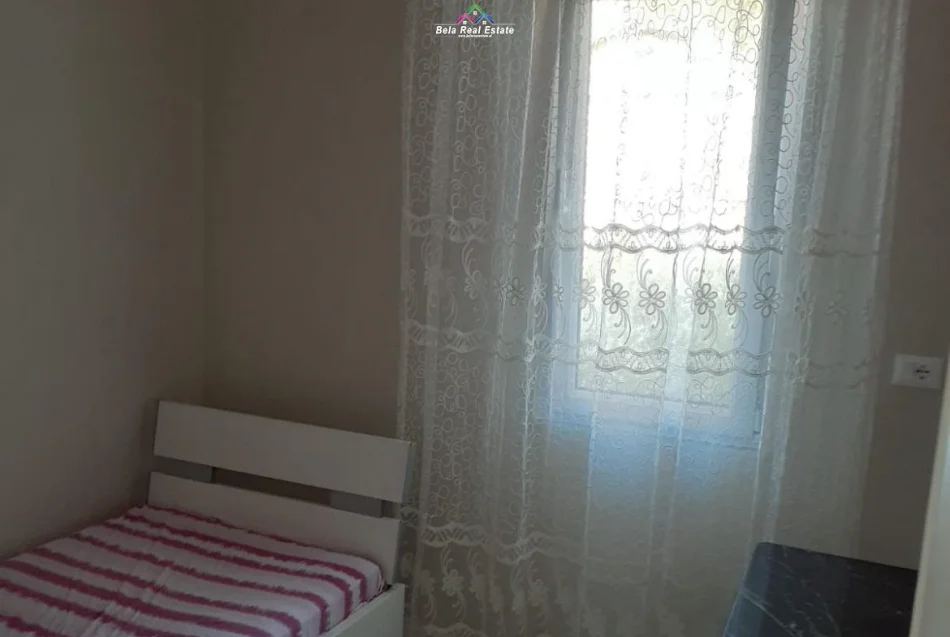 Tirane, jepet me qera Vile 3+1 Kati 3, 115 m² 580 € (rruga elbasanit)