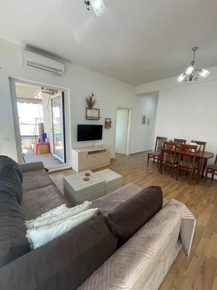 jepet me qera apartament 2+1+Ballkon Kati 4, 110 m² 500 € (Rruga Pasho Hysa)