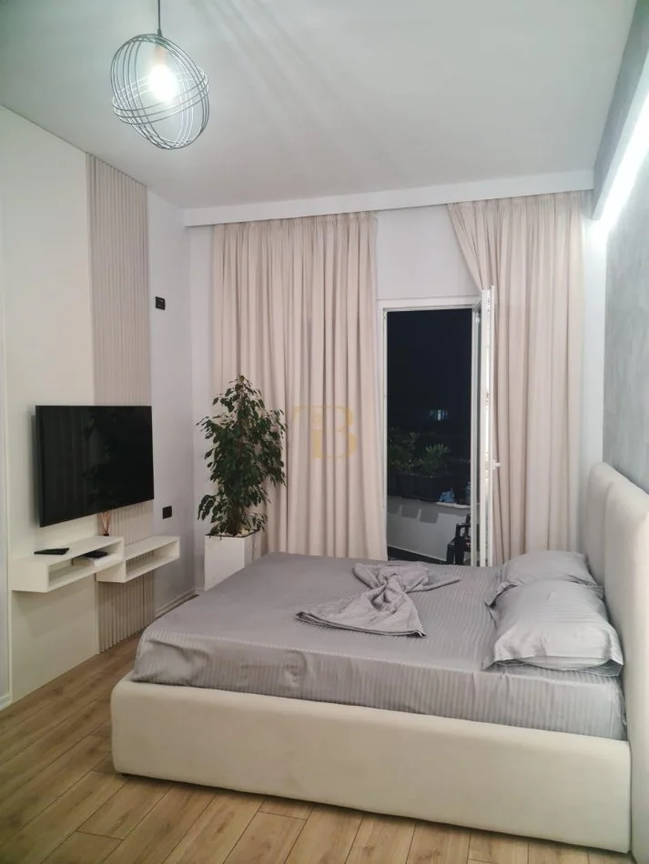 Tirane, jepet me qera apartament 3+1 Kati 7, 117 m² 550 € 