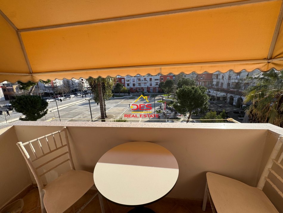 Vlore, jepet me qera apartament 2+1+Ballkon Kati 3, 90 m² 400 € (Rruga Sadik Zotaj)