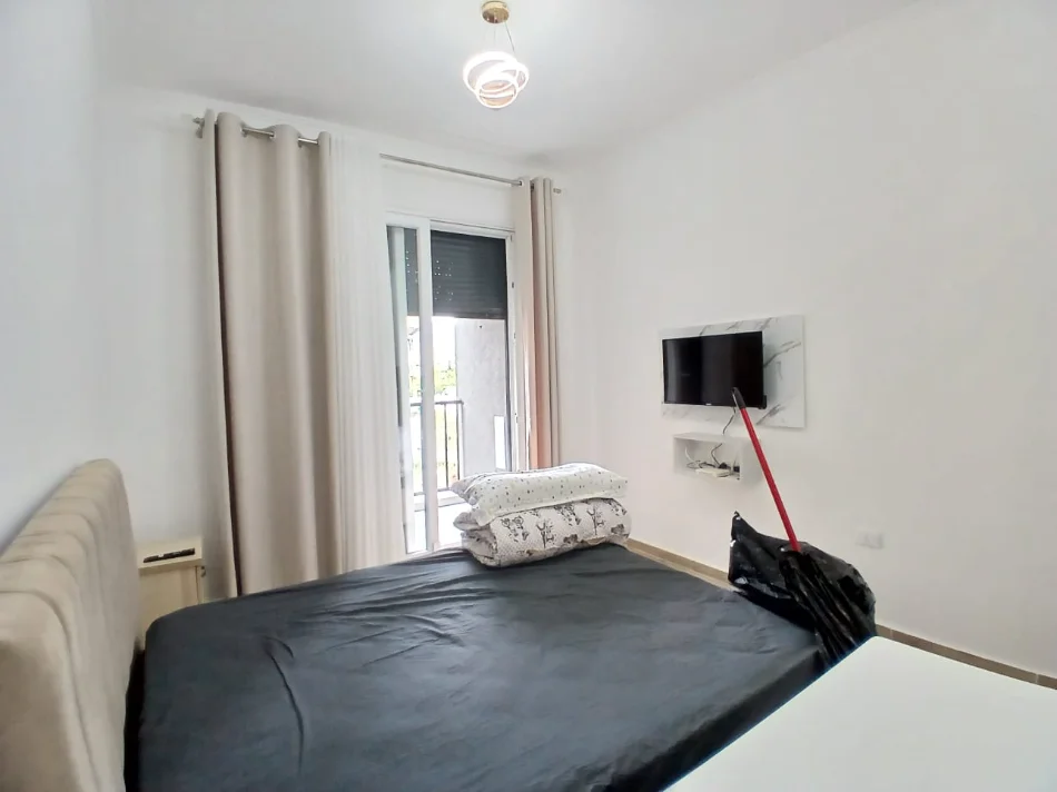 Tirane, jepet me qera garsonier 1+1 Kati 4, 45 m² 350 € 