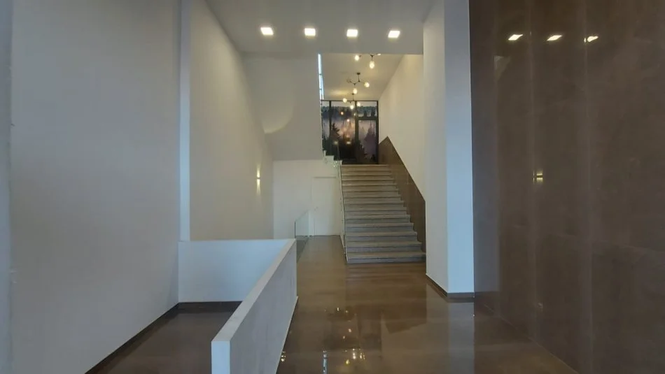 Tirane, shitet dyqan Kati 1, 34 m² 126.000 € 