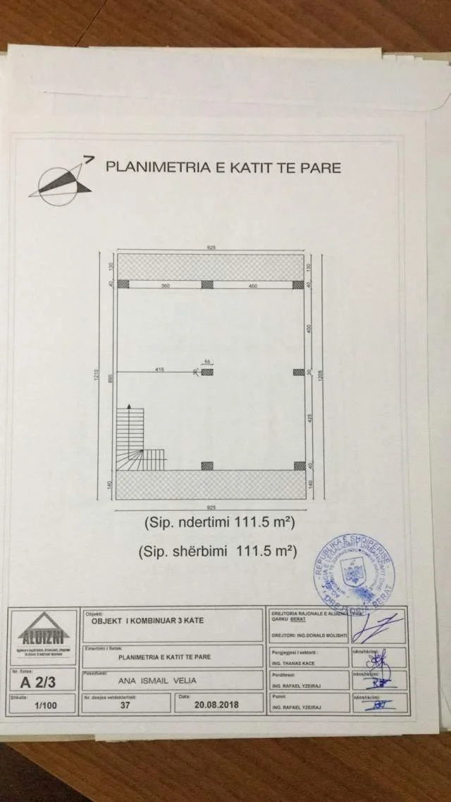 Berat, shes Vile 5+1+A Kati 3, 350 m²190.000 Euro (Rruga paftal bashkia Sinje)