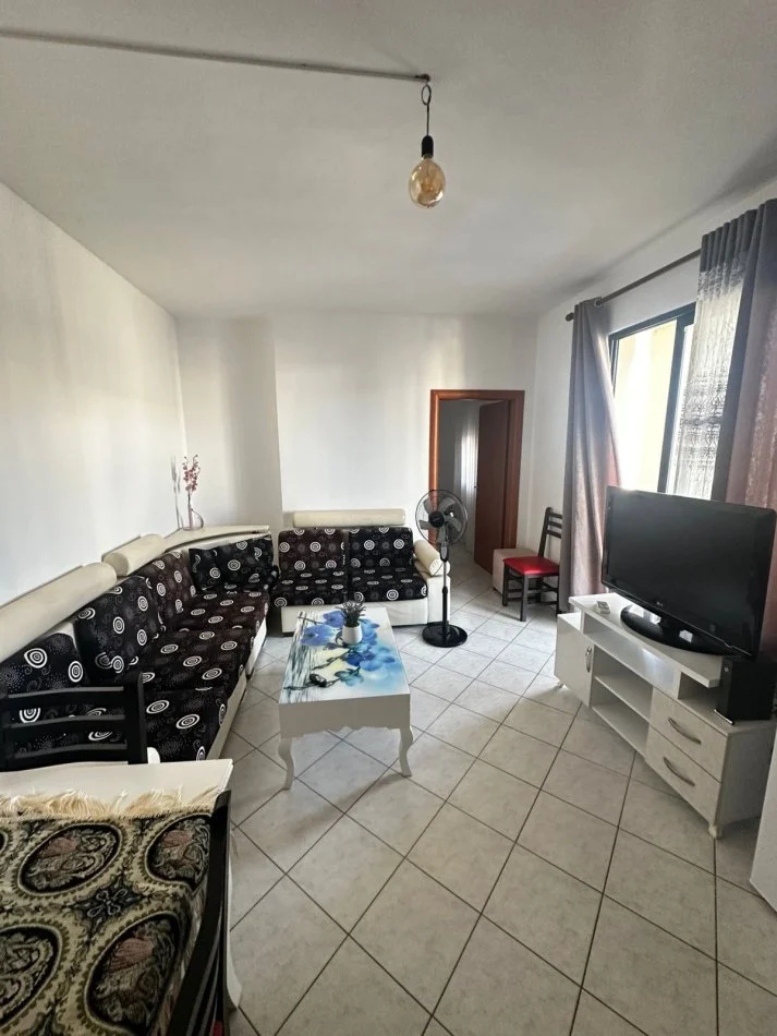 Durres, jepet me qera apartament 1+1+Ballkon Kati 9, 350 € (Apartament me Qera Plazh,Rrota Kuqe • 350€ neto)