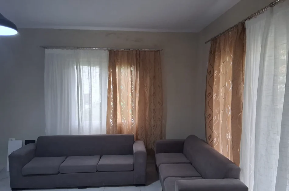 Tirane, jepet me qera Vile 3+1 , 580 € 
