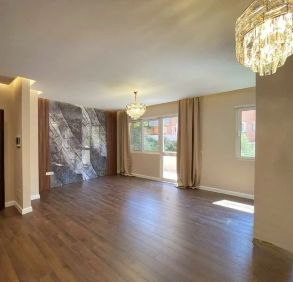 Tirane, shitet apartament 2+1 , 120 m² 210.000 € (Kopshti Botanik)