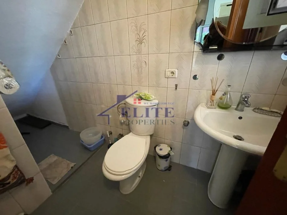 Tirane, jepet me qera apartament duplex 2+1+Ballkon Kati 2, 150 m² 1.000 € 