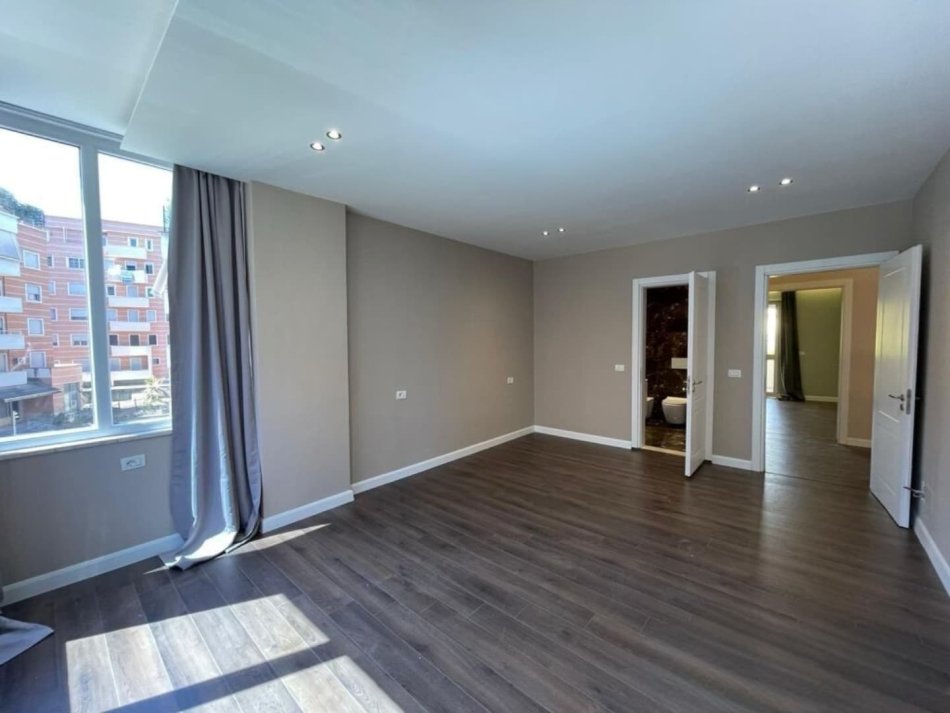 Tirane, shitet apartament 2+1 , 120 m² 210.000 € (Kopshti Botanik)