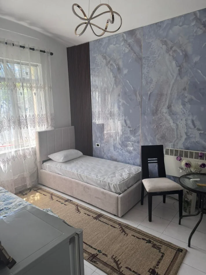 Tirane, jepet me qera garsonier 1+1 Kati 1, 24 m² 400 € 