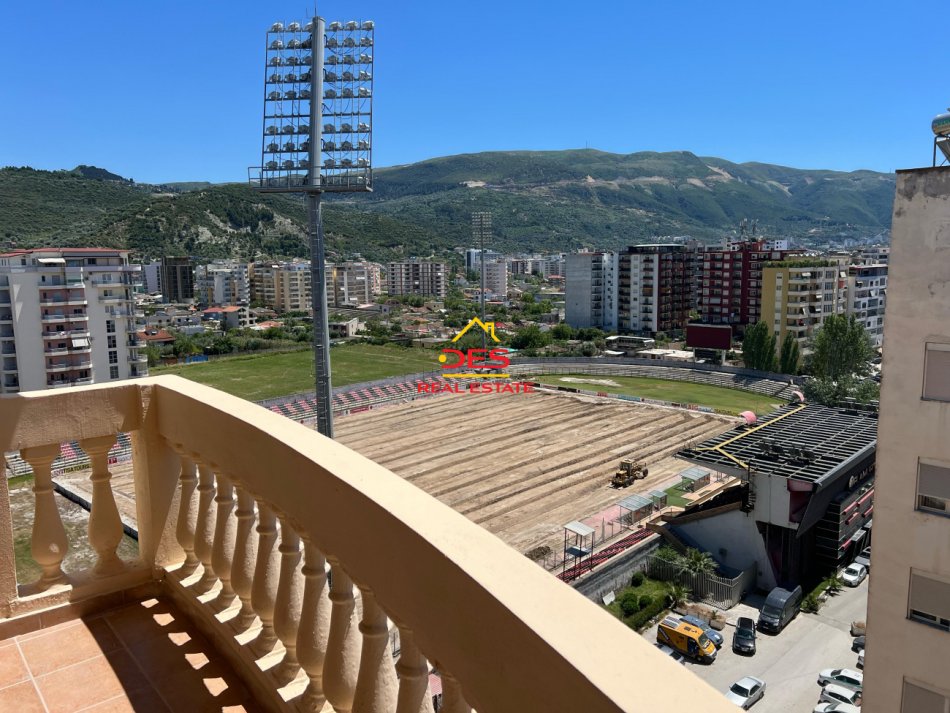 Vlore, jepet me qera apartament 1+1+Ballkon Kati 10, 70 m² 420 € (Rruga Sadik Zotaj)