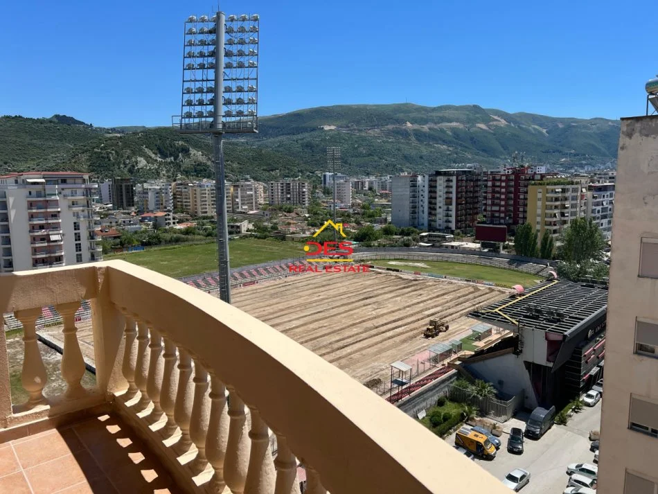 Vlore, jepet me qera apartament 1+1+Ballkon Kati 10, 70 m² 350 € (Rruga Sadik Zotaj)