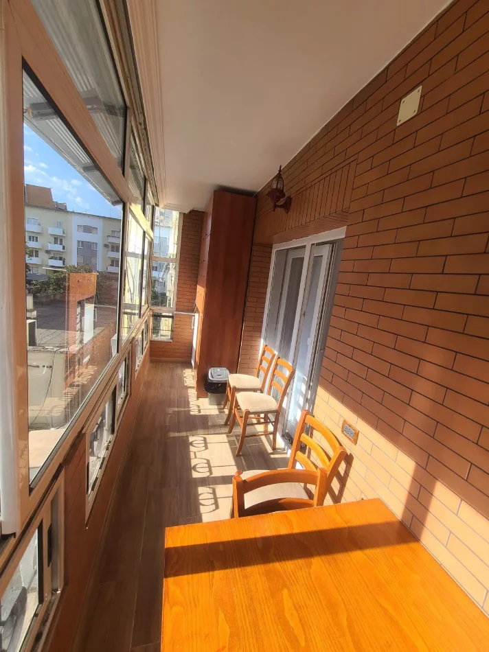 Tirane, jepet me qera apartament 2+1 Kati 3, 88 m² 1.000 € (Qender)