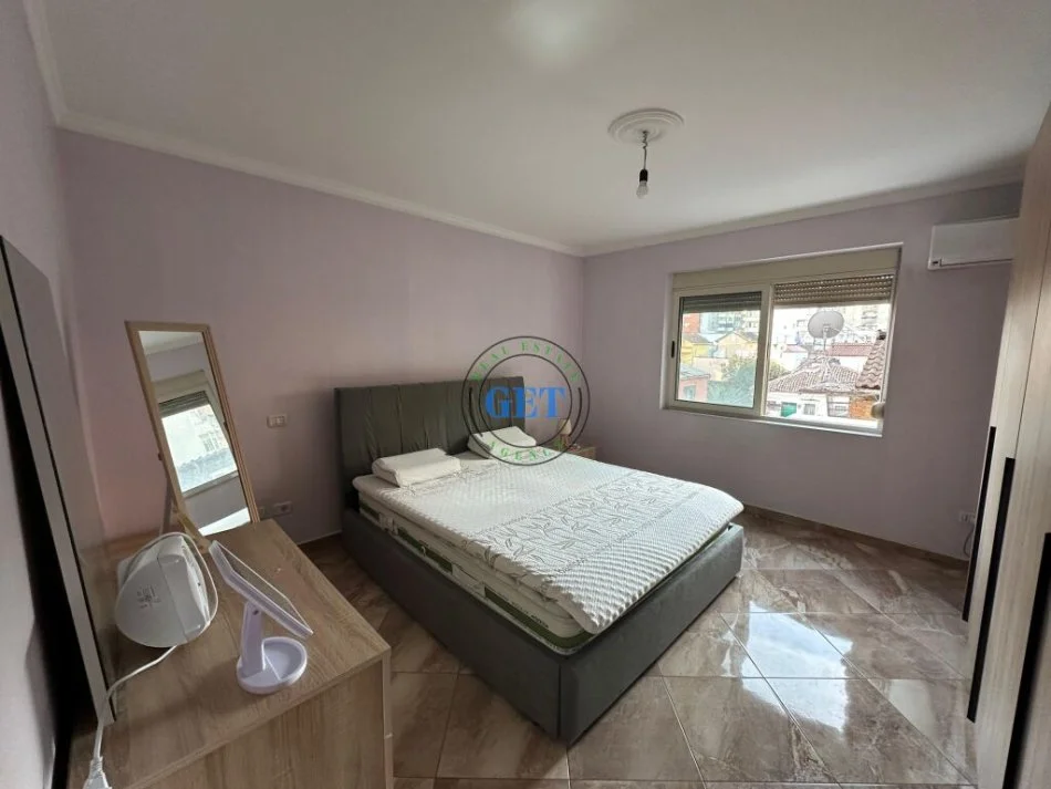 Durres, jepet me qera apartament 2+1+Ballkon Kati 2, 90 m² 500 € (Bulevard, Durres.)