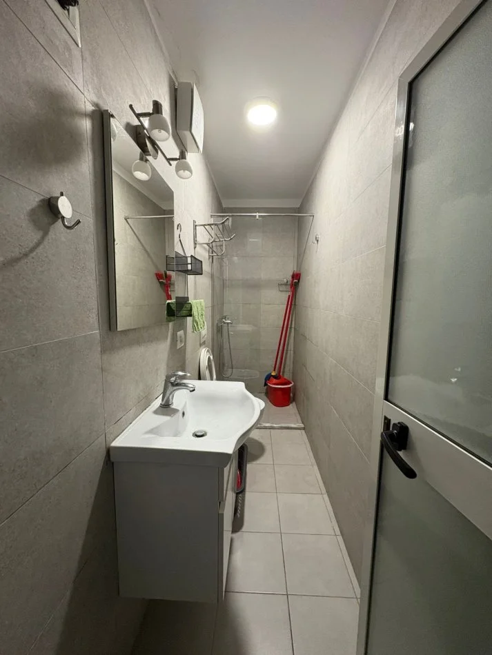 Tirane, jepet me qera garsoniere  400 € (Stadiumi Dinamo)