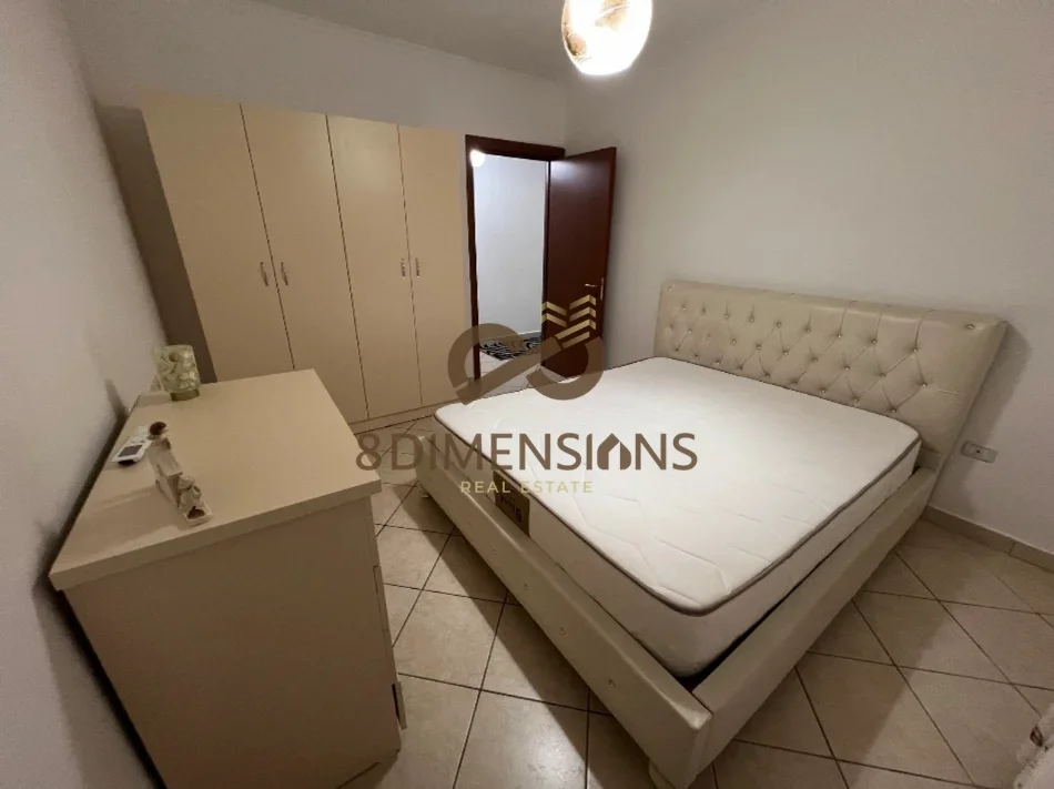 Tirane, jepet me qera apartament 2+1+Ballkon Kati 4, 86 m² 650 € (komuna e parisit)