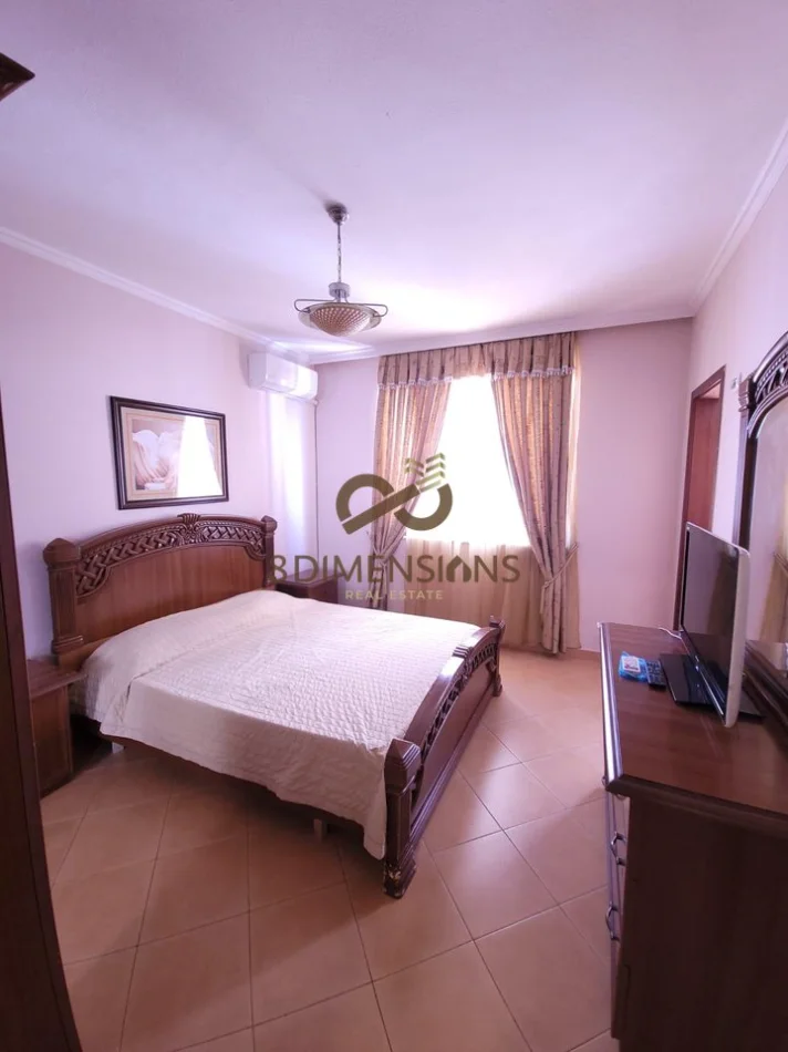 Tirane, jepet me qera apartament 2+1+Ballkon Kati 8, 125 m² 800 € (ish ekspozita)