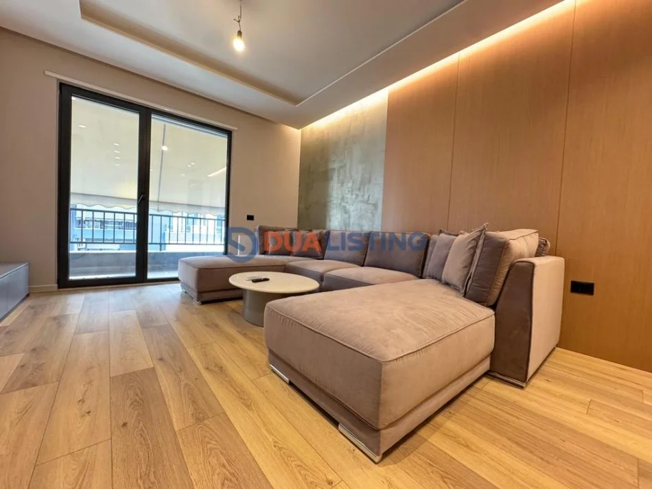 Tirane, jepet me qera apartament 2+1 Kati 3, 120 m² 700 € (Kinostudio)