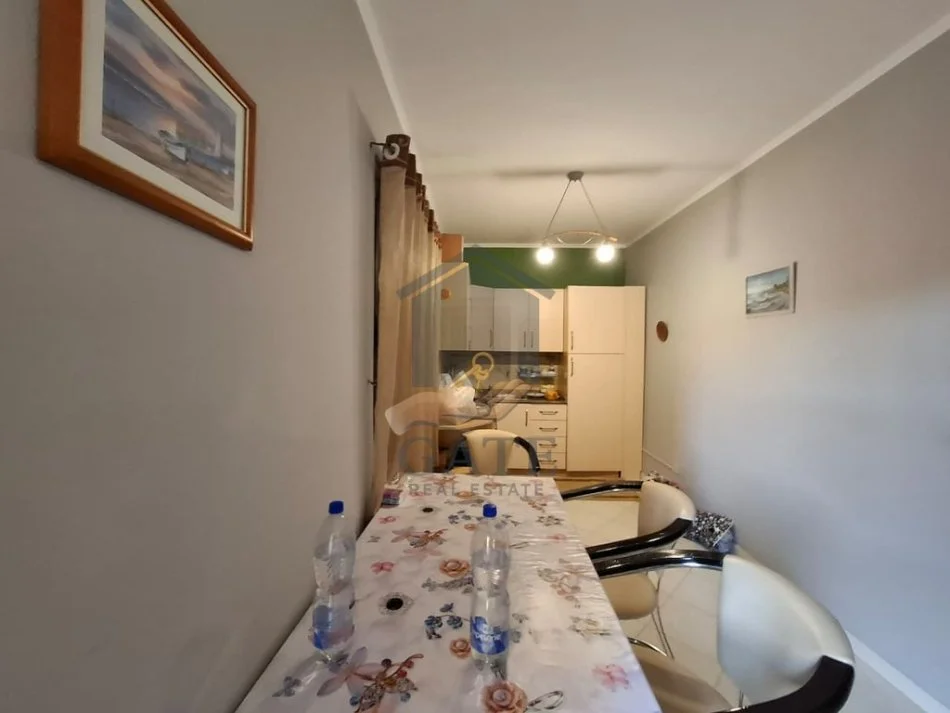 Durres, jepet me qera apartament 1+1 Kati 7, 120 m² 380 € 