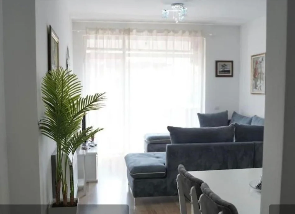 Tirane, jepet me qera apartament 1+1+Ballkon Kati 3, 67 m² 750 € (Qender)