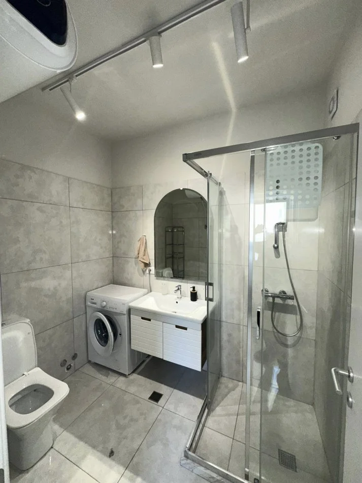 Durres, shes apartament , (Shitet Apartament 1+1 + Ballkon Pamje Deti Rrota kuqe ,Plazh • 125.000€ +355 069 20 39 456 • 61.6 ㎡ Bruto • Total Mobiluar • Kati 9 banim pallat i ri me ashensor dhe administrim te rregullt (jo i fundit...