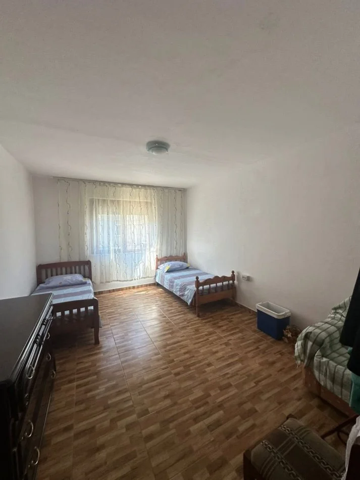 Durres, shes apartament 2+1+Ballkon Kati 2, 83 m² 95.000 € (shkolla qemal mici 0692039456)