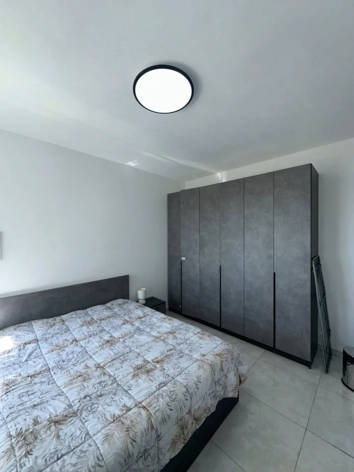 Durres, shes apartament , (Shitet Apartament 1+1 + Ballkon Pamje Deti Rrota kuqe ,Plazh • 125.000€ +355 069 20 39 456 • 61.6 ㎡ Bruto • Total Mobiluar • Kati 9 banim pallat i ri me ashensor dhe administrim te rregullt (jo i fundit...