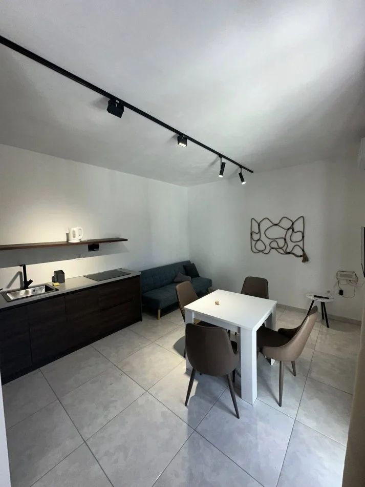 Durres, shes apartament , (Shitet Apartament 1+1 + Ballkon Pamje Deti Rrota kuqe ,Plazh • 125.000€ +355 069 20 39 456 • 61.6 ㎡ Bruto • Total Mobiluar • Kati 9 banim pallat i ri me ashensor dhe administrim te rregullt (jo i fundit...