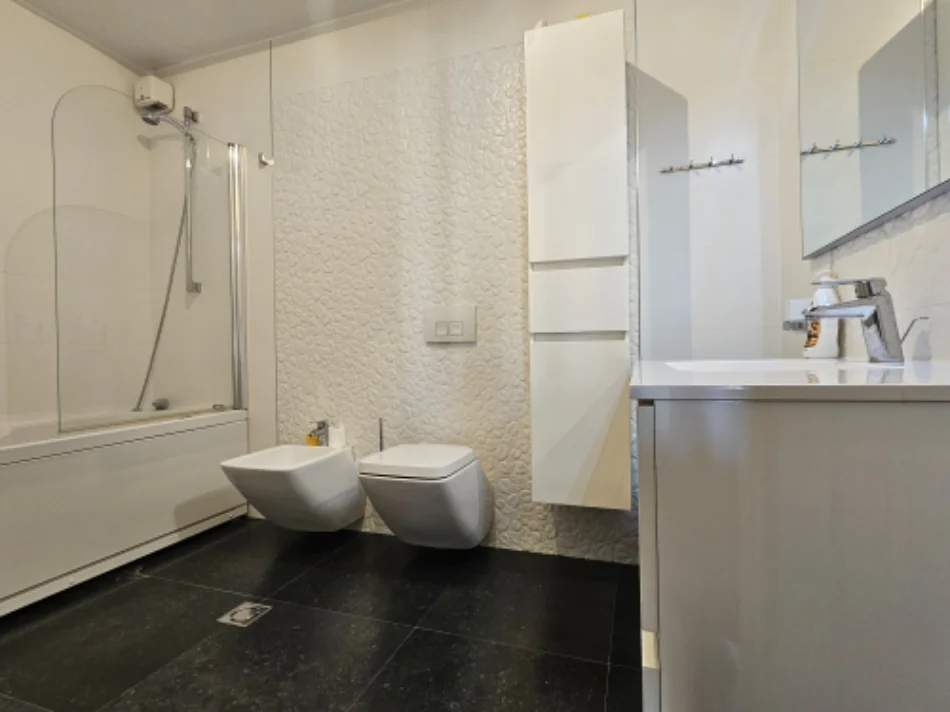 Tirane, shitet apartament 3+1 Kati 8, 140 m² 290.000 € 