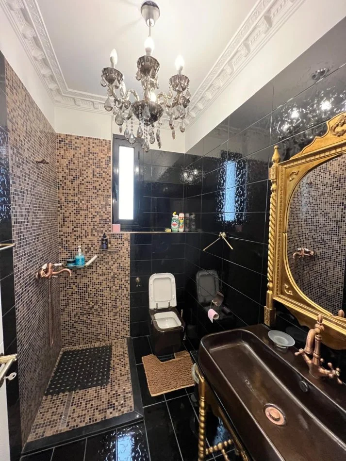 Vlore, shitet apartament 3+1+Ballkon , ulet cmimi ne 180000 € (Rr. Sadik Zotaj, Vlorë prane Conad)