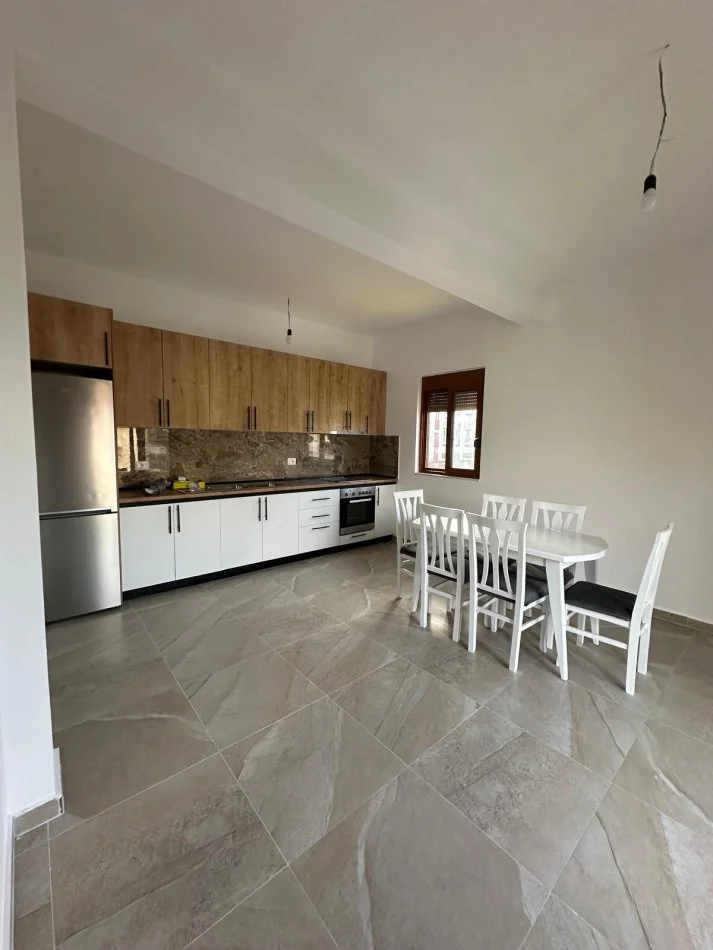 Tirane, jepet me qera shtepi 2+1 Kati 3, 550 € (Astir)