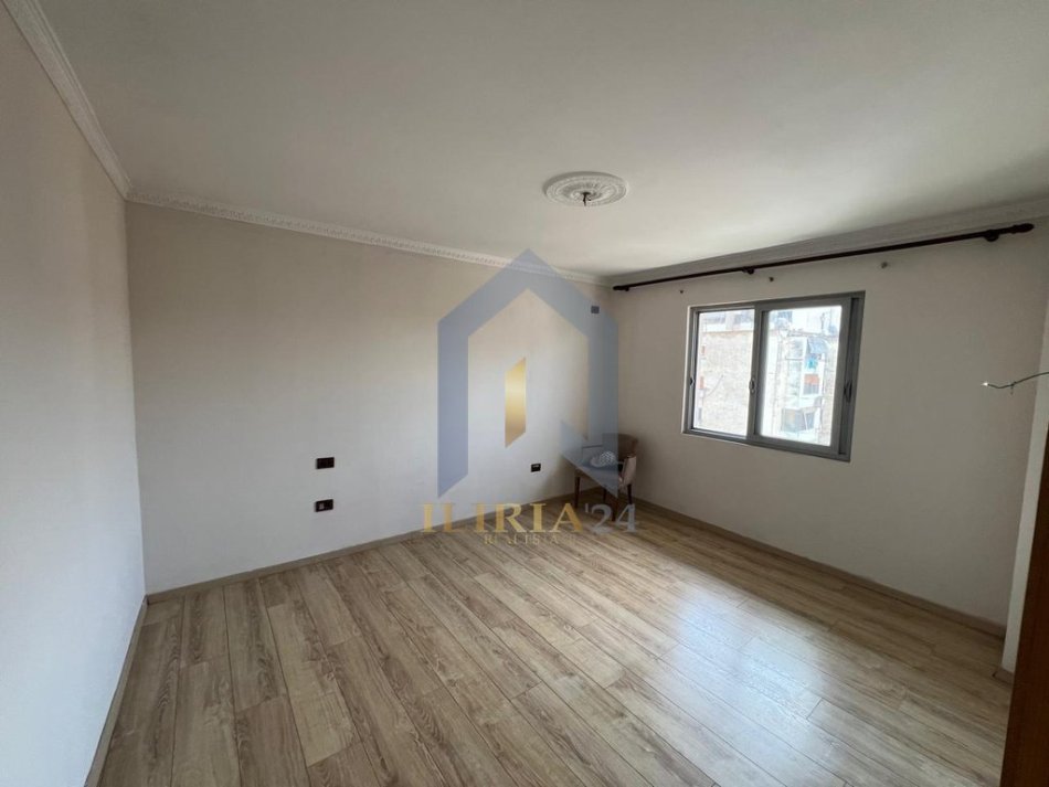 Tirane, shes 3+1+Aneks+Ballkon Kati 5, 140 m² 160.000 € (&quot;Mihal Grameno&quot;)
