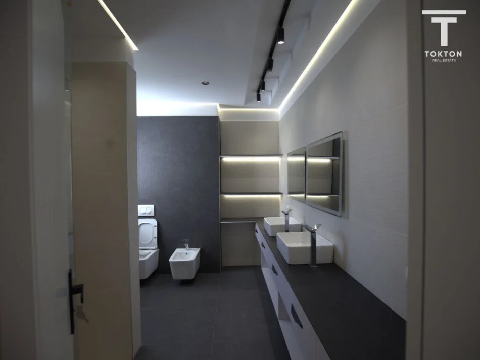 Tirane, jepet me qera Vile , 1.400 m² 5.000 € 