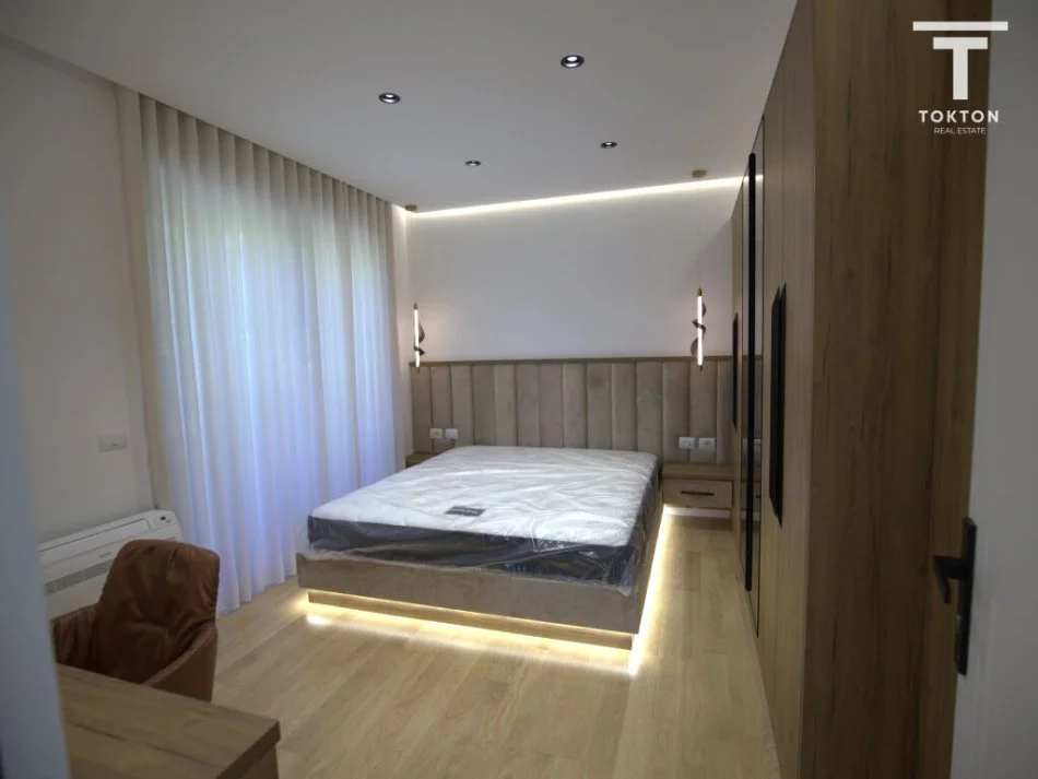 Tirane, jepet me qera Vile 5+1+Ballkon Kati 4, 630 m² 3.000 € (petrele)