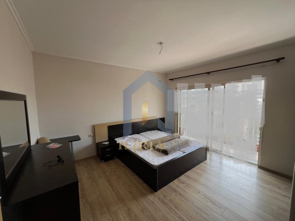 Tirane, shes 3+1+Aneks+Ballkon Kati 5, 140 m² 160.000 € (&quot;Mihal Grameno&quot;)