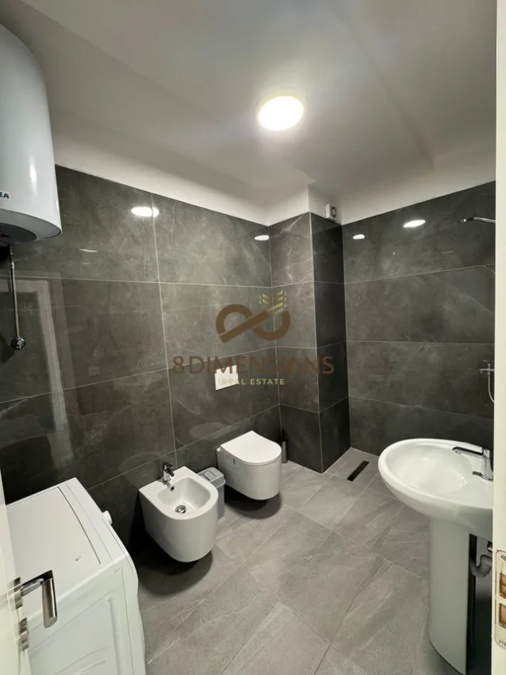 Tirane, jepet me qera apartament 2+1+Ballkon Kati 8, 130 m² 600 € (astir)