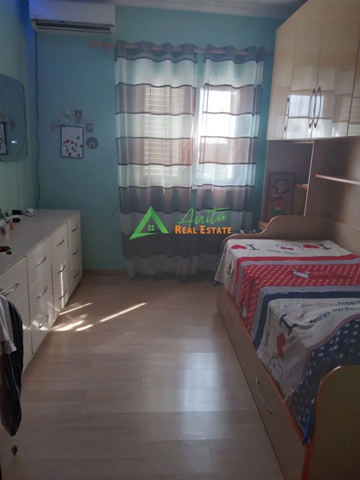 Tirane, jepet me qera apartament 3+1 Kati 6, 81 m² (Fusha e Aviacionit)