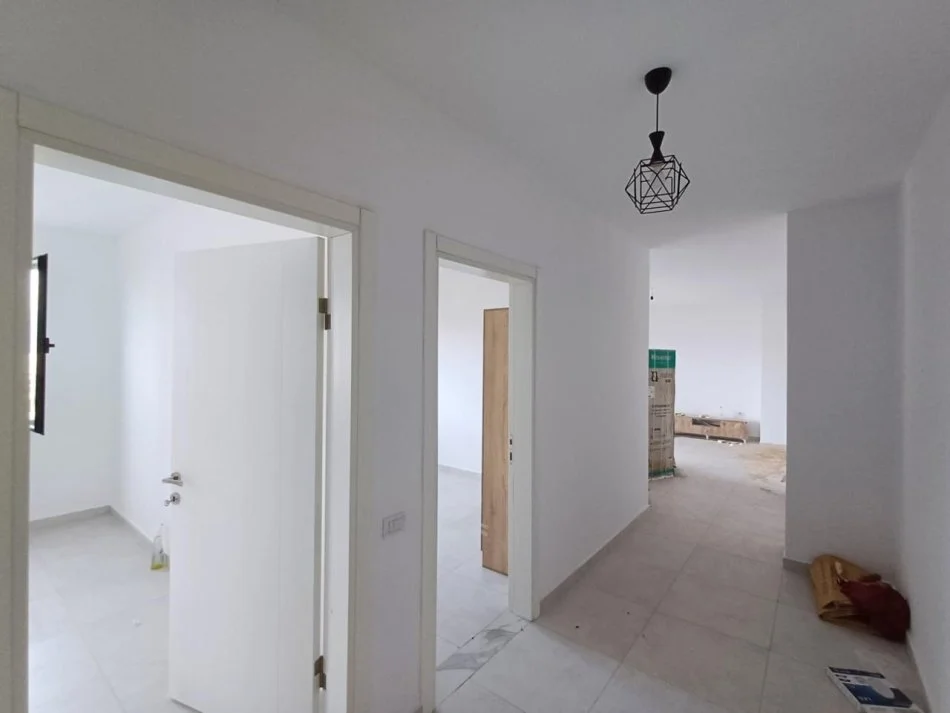 Tirane, jepet me qera apartament 2+1+Ballkon Kati 6, 109 m² 400 € (rruga bulevardi blu)