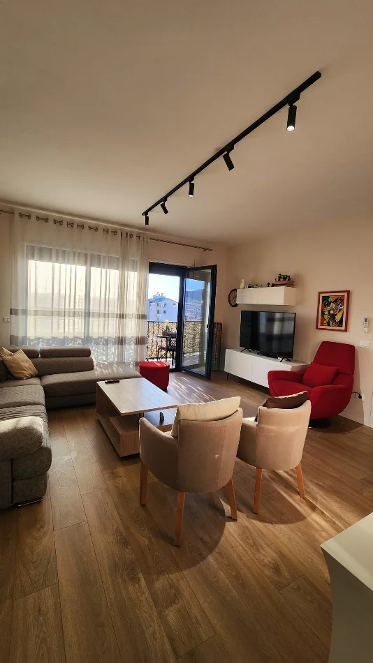 Tirane, jepet me qera apartament 2+1 Kati 7, 104 m² 1.000 € (Myslym Shyri)