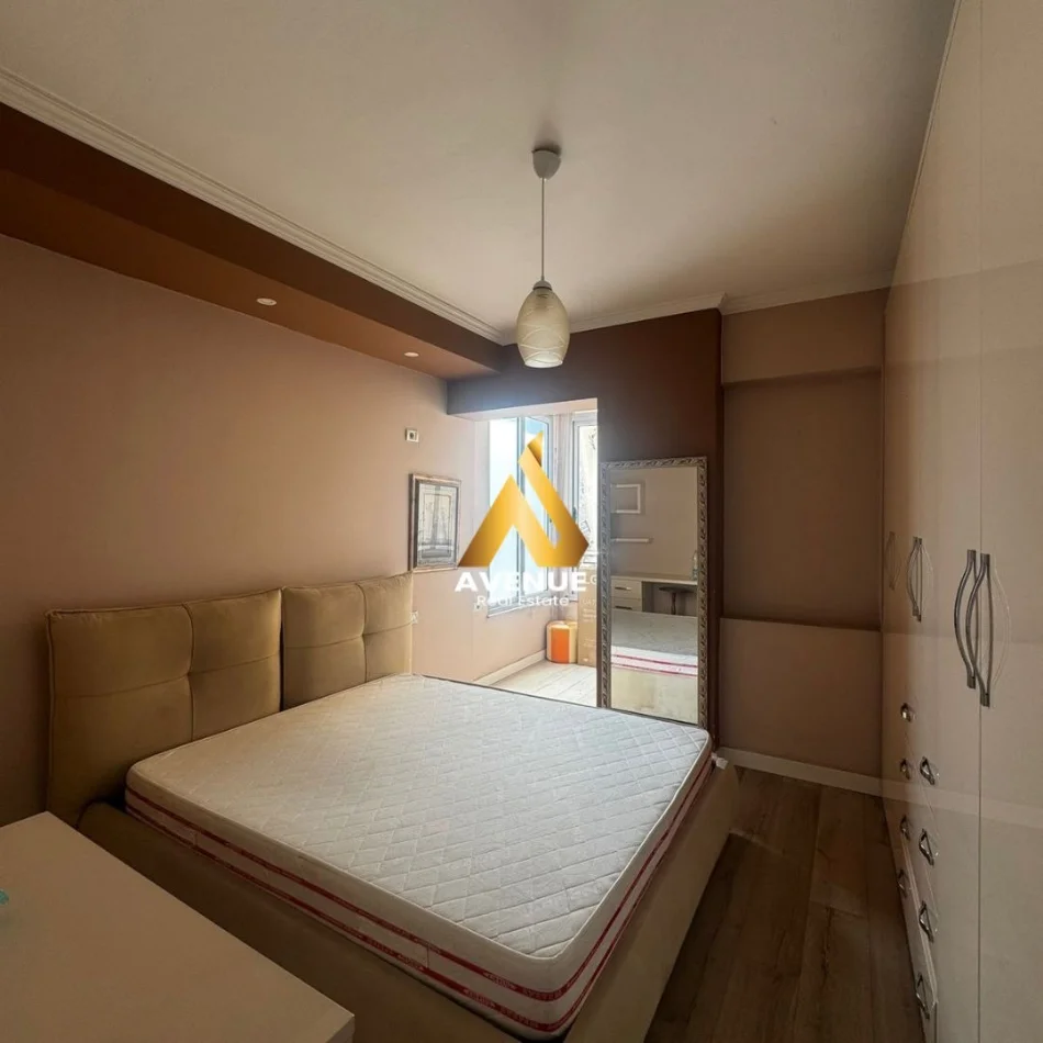 Tirane, jepet me qera apartament 1+1+Ballkon Kati 4, 70 m² 450 € (Rruga Muhamet Deliu)