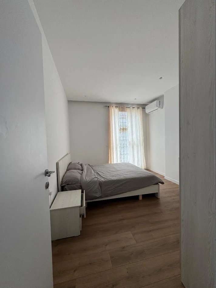Tirane, jepet me qera apartament 1+1+Ballkon , 65 m² 350 € (Apartament 1+1 Per Qera Univers City I Pabanuar Me Pare)