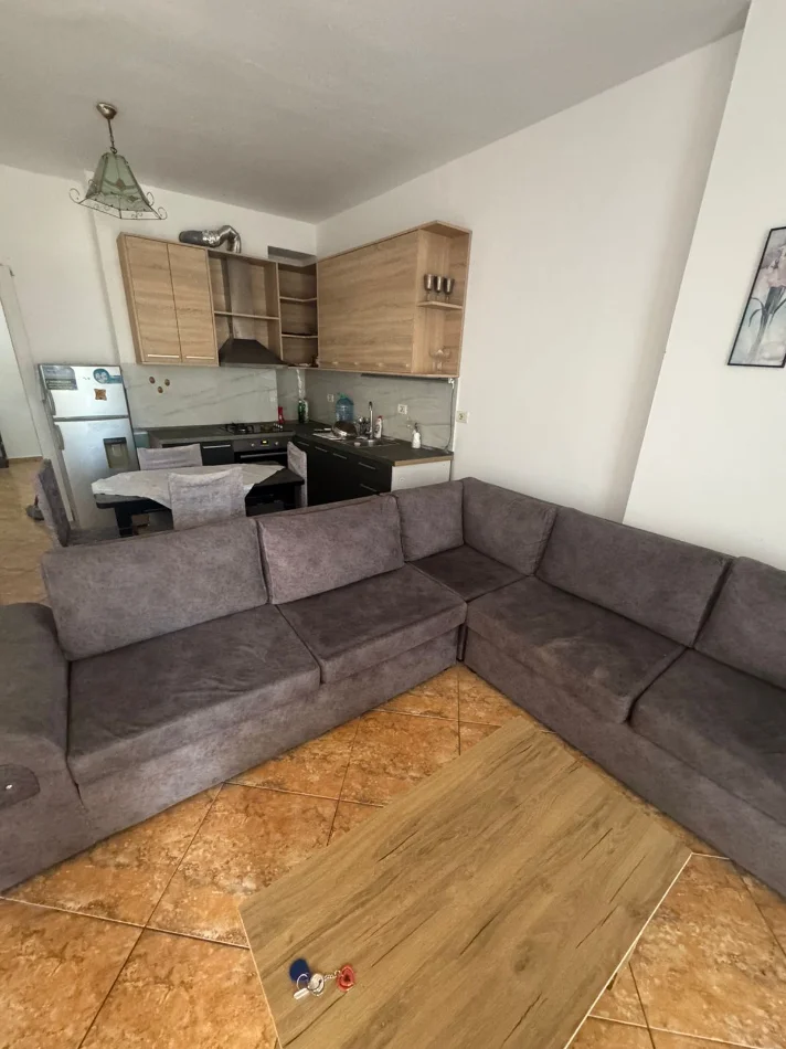 Tirane, jepet me qera apartament 2+1+Ballkon Kati 5, 80 m² 400 € (Fresk)