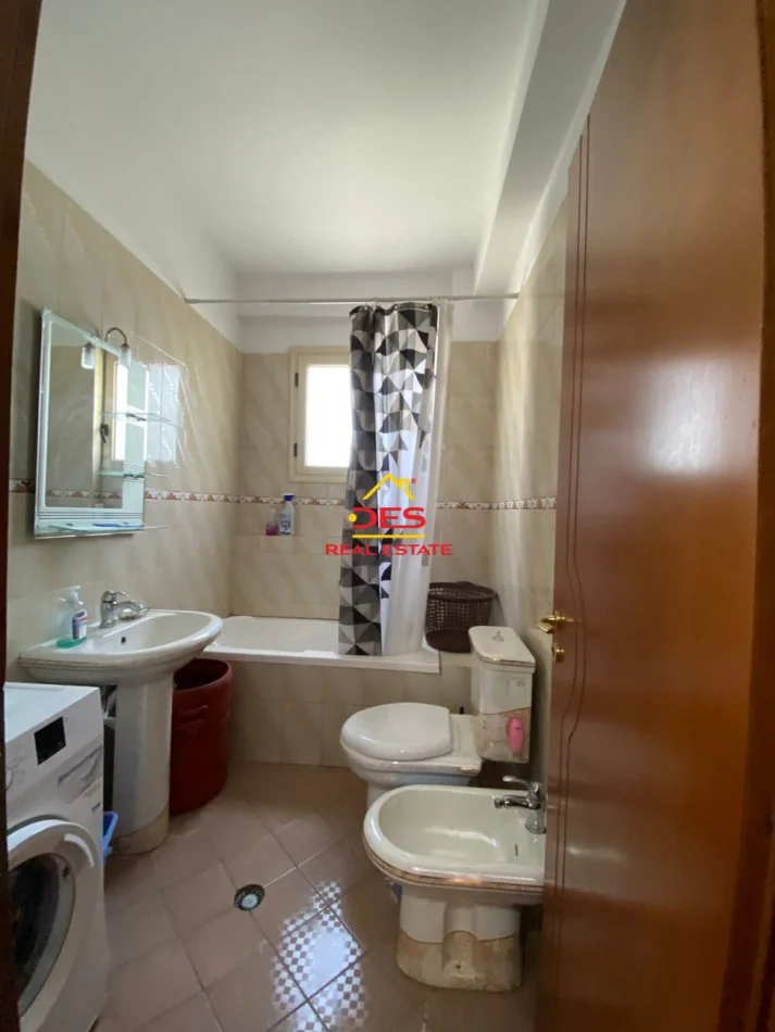 Vlore, jepet me qera apartament 2+1+Ballkon Kati 7, 120 m² 400 € (Rruga Sadik Zotaj)