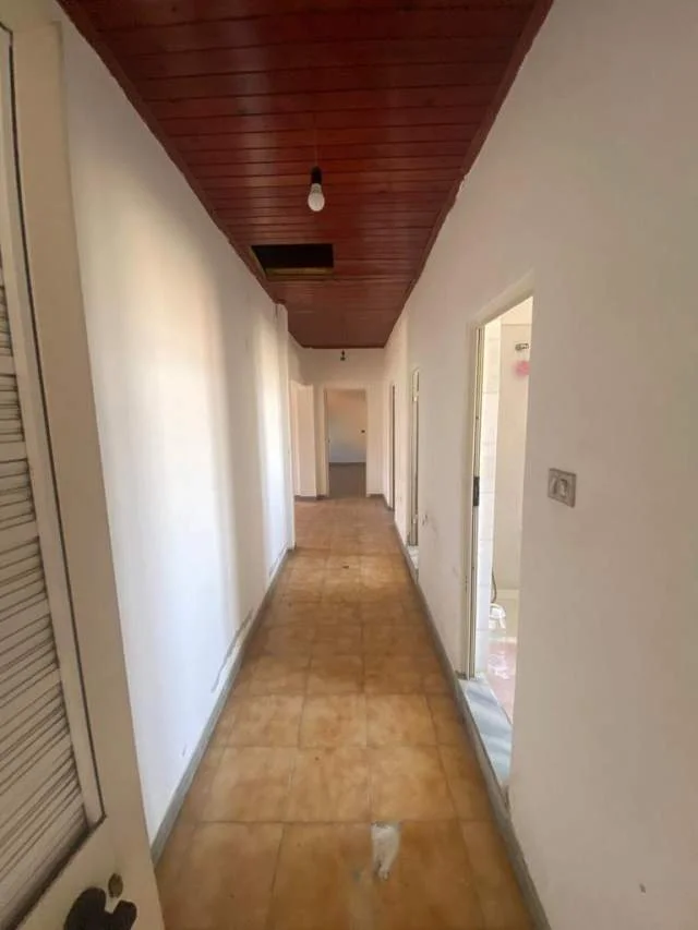 Vlore, shes Vile 3 Katshe Kati 3, 401 m² 480.000 Euro (Rruga Demokracia) TT 384