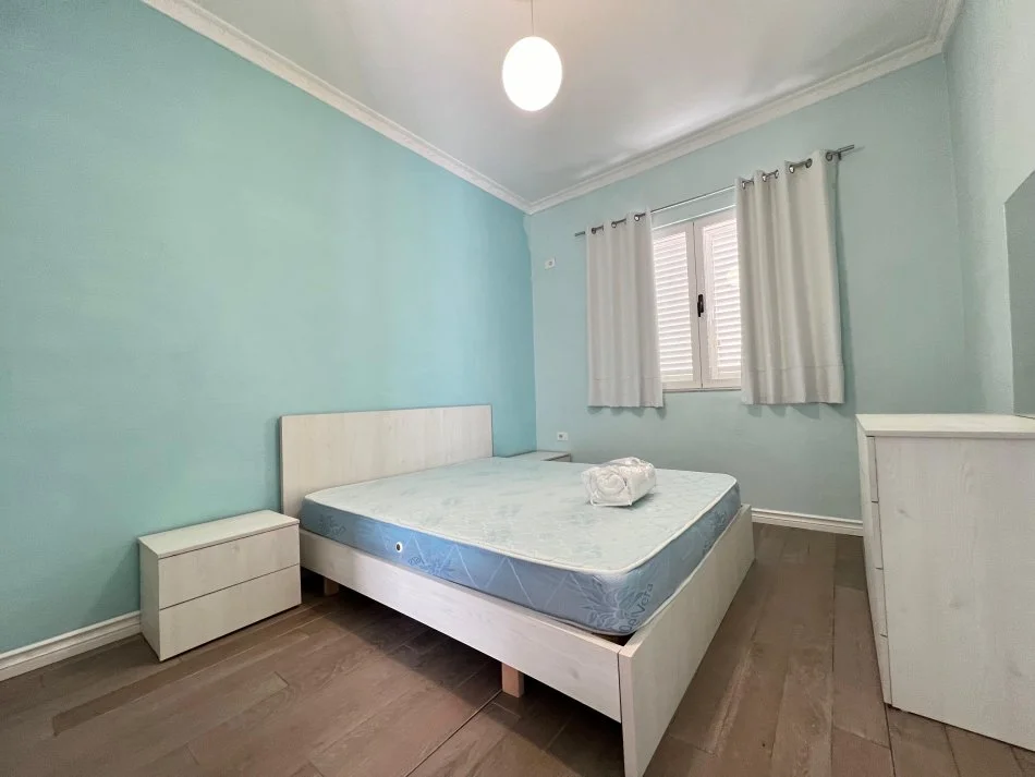 Tirane, jepet me qera apartament 2+1 Kati 5, 95 m² 500 € (Ish parku)