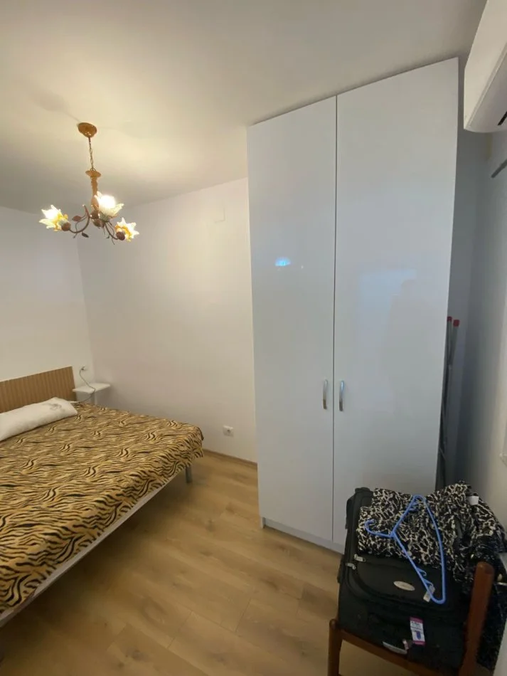 Tirane, jepet me qera apartament 1+1 Kati 5, 60 m² 500 € (Rruga Naim Frasheri, Rruga e Kavajes, 21 Dhjetori, prane Hotel Villa 22.)