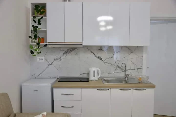 Tirane, jepet me qera apartament 1+1+Ballkon Kati 4, 60 m² 580 € (Karl Gega)