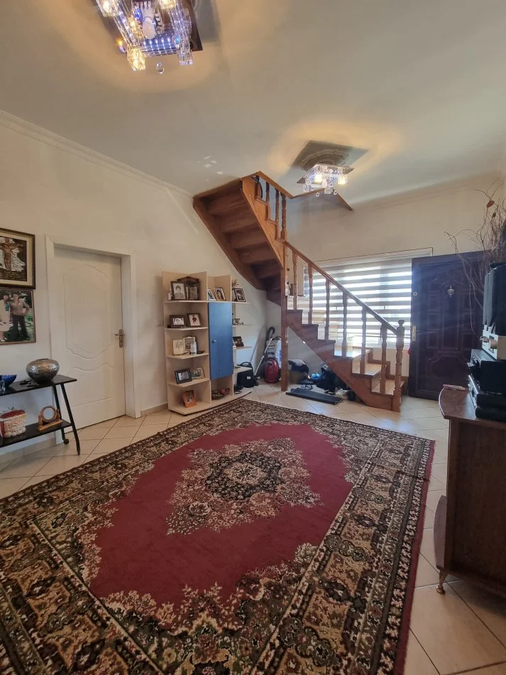 Tirane, shitet Vile 3 Katshe , 347 m² 280.000 € (Kamez)