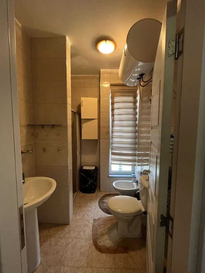 Tirane, jepet me qera apartament 1+1+Ballkon Kati 6, 57 m² 460 € (Fusha e Aviacionit)